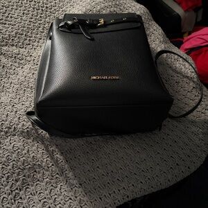 🔥Sale🔥Beautiful Michael Kors black pebbled leather backpack bag in EUC..